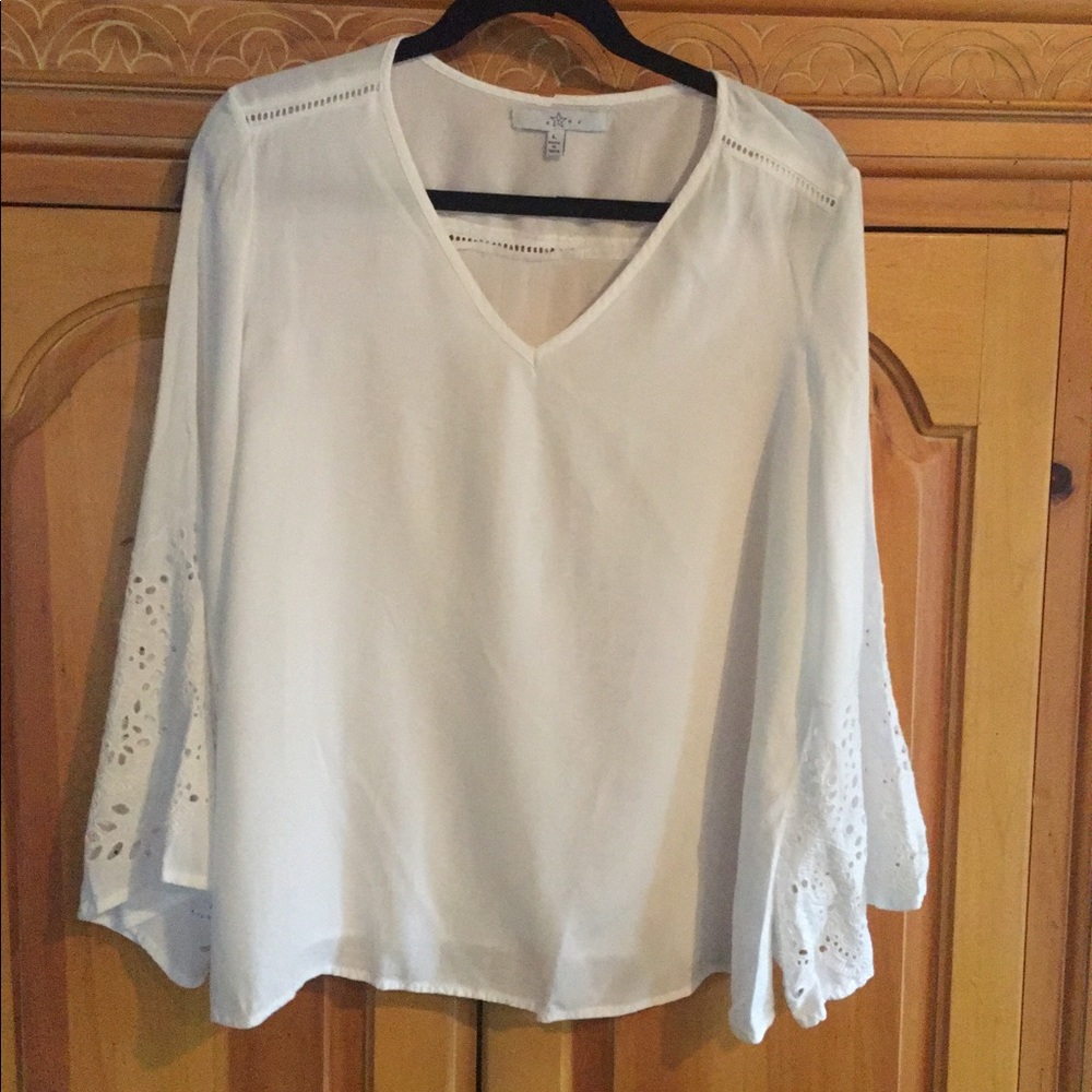 🎉3/$30🎉Pretty white Fever top